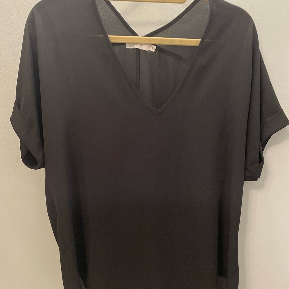 LUSH VNECK DOMAN SLEEVE TOP SMALL
